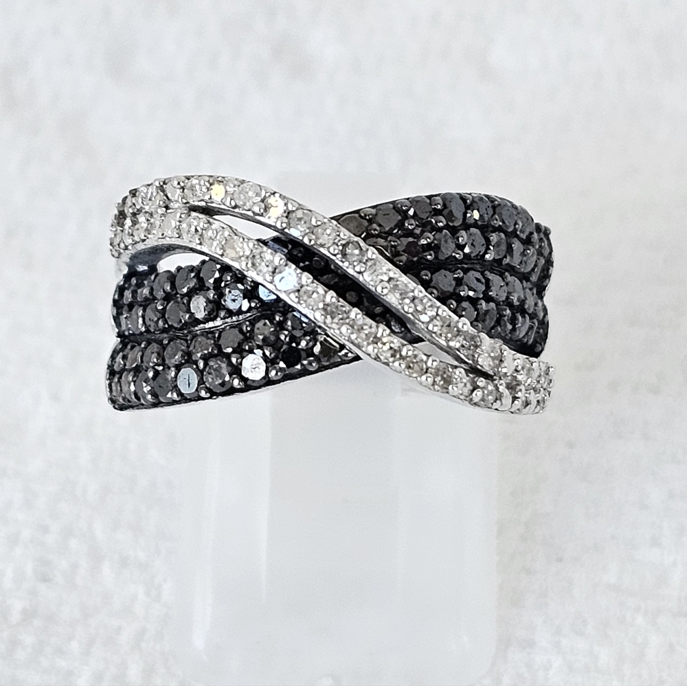 Gorgeous Natural White & Black Diamond Ring Sterling Silver Sz 6.5!
